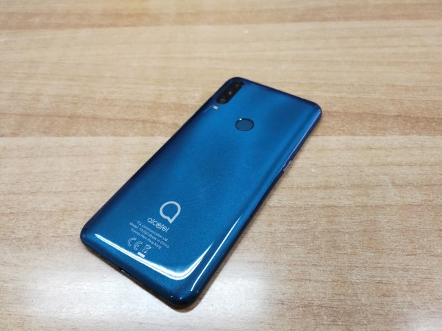 unboxing-hands-on-alcatel-1s-2020