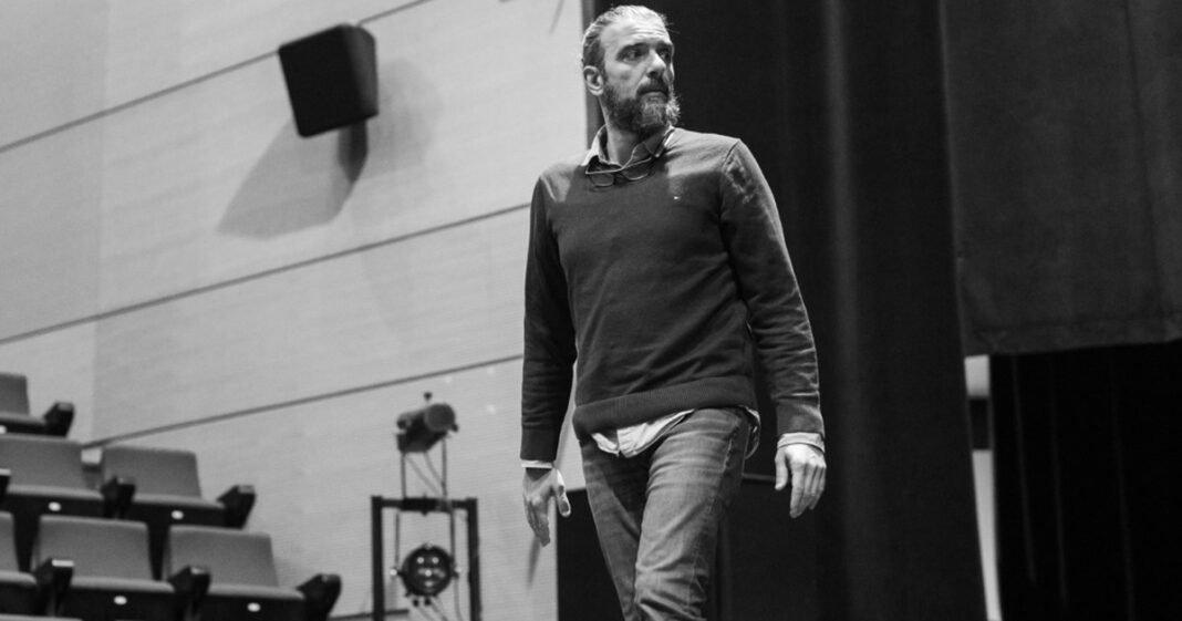 Αυτοί-είναι-οι-πρωταγωνιστές-της-νέας-σειρας-της-cosmote-tv-με-την-υπογραφή-του-Σωτήρη-Τσαφούλια