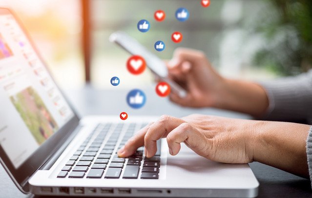 Χαμός-στα-social-media-από-«τσουνάμι»-ψεύτικων-ιστορικών-φωτογραφιών-δημιουργημένων-από-τεχνητή-νοημοσύνη