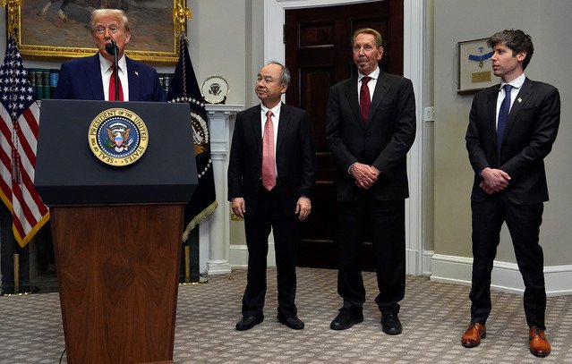 Άμεση-επένδυση-μαμούθ,-αξίας-100-δισεκατομμυρίων,-στην-τεχνητή-νοημοσύνη-ανακοίνωσαν-ο-Τραμπ-και-κολοσσοί-της-τεχνολογίας- 