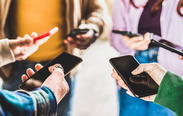 Μεγάλος-προβληματισμός-για-τα-social-media:-Οι-μισοί-έφηβοι-λένε-ότι-βλάπτουν-την-ψυχική-τους-υγεία