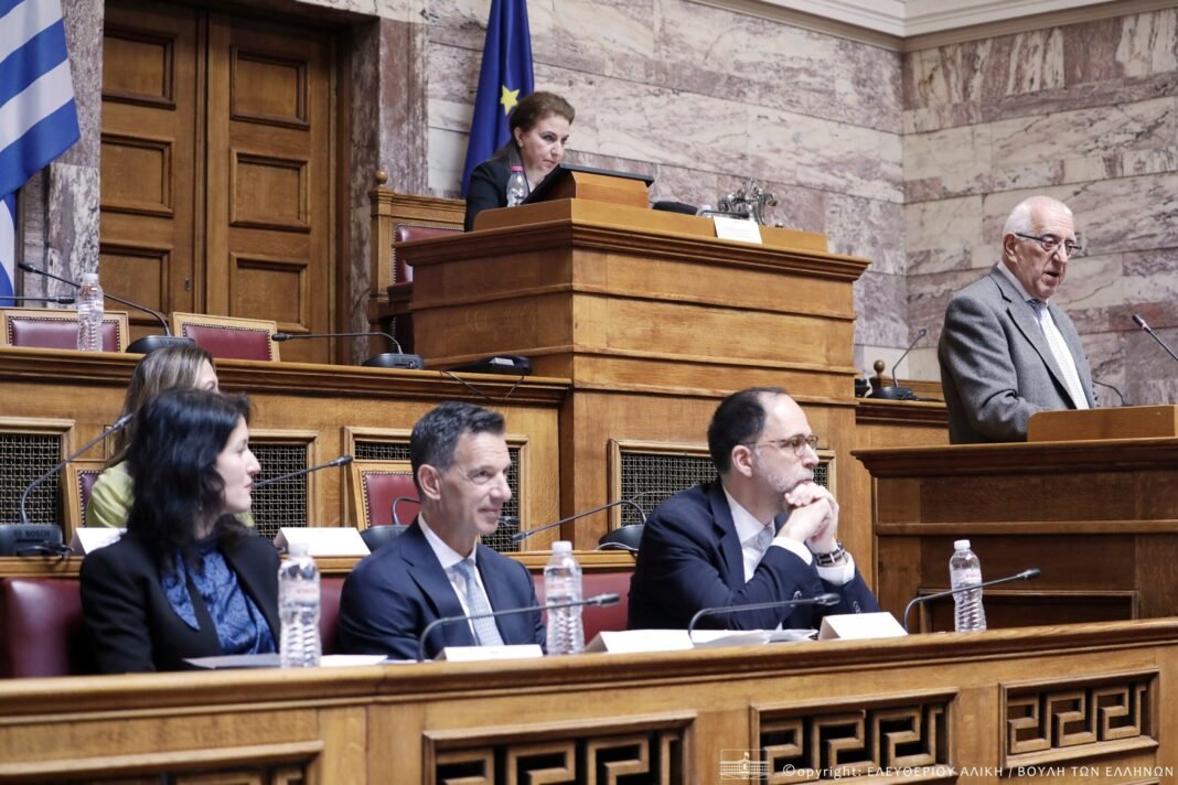 Υλοποιήθηκε-η-ψηφιοποίηση-της-βιβλιοθήκης-της-Βουλής-από-την-cosmote-telekom