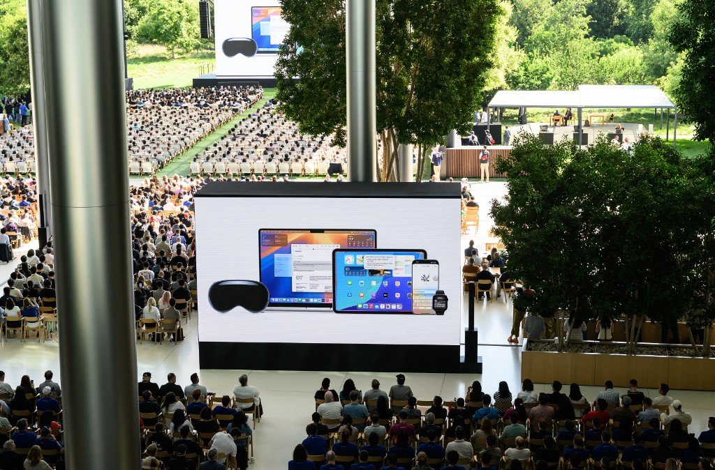 apple:-Ανασχεδιασμός-ορόσημο-με-το-“liquid-glass”-και-νέο-ios-26-–-Στροφή-στην-Τεχνητή-Νοημοσύνη-με-openai