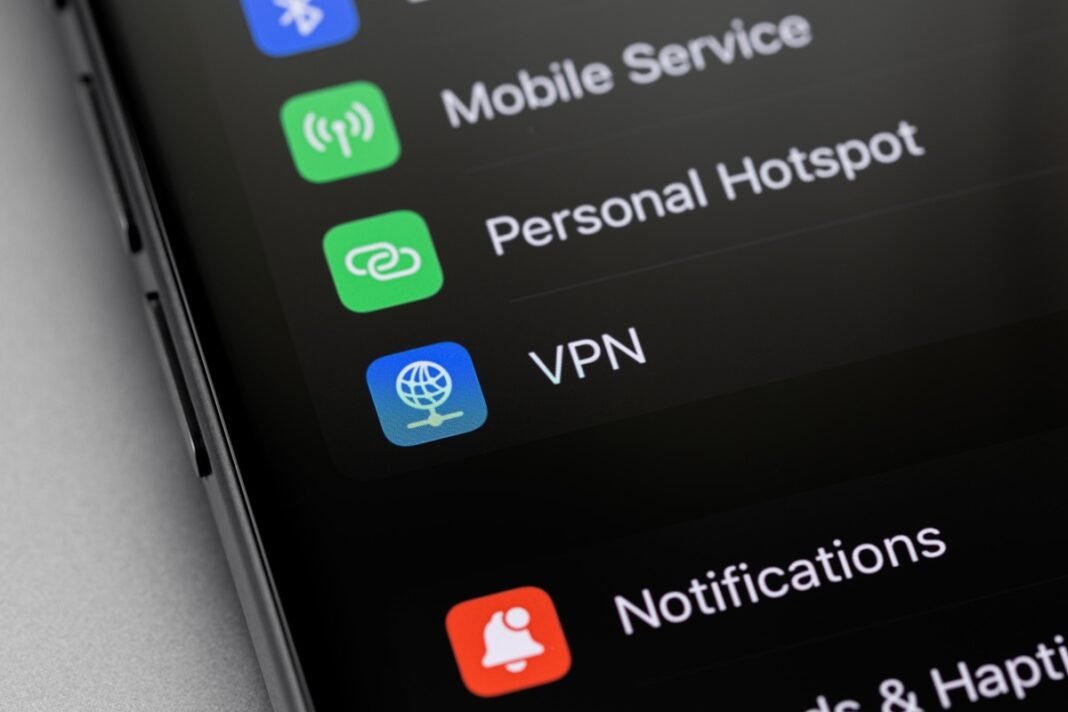 Είναι-τα-vpn-ασφαλή-με-τις-αρχές-να-κυνηγούν-τα-παράνομα-downloads-και-streaming;