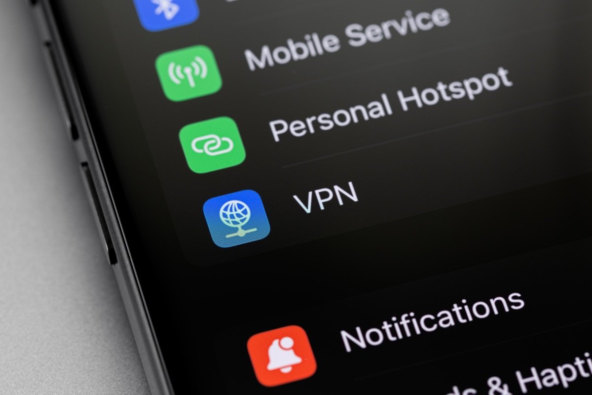 Είναι τα VPN ασφαλή με τις αρχές να κυνηγούν τα παράνομα downloads και streaming;