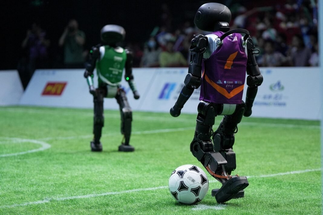 Ο-πρώτος-ποδοσφαιρικός-αγώνας-ρομπότ-ήταν-άβολος