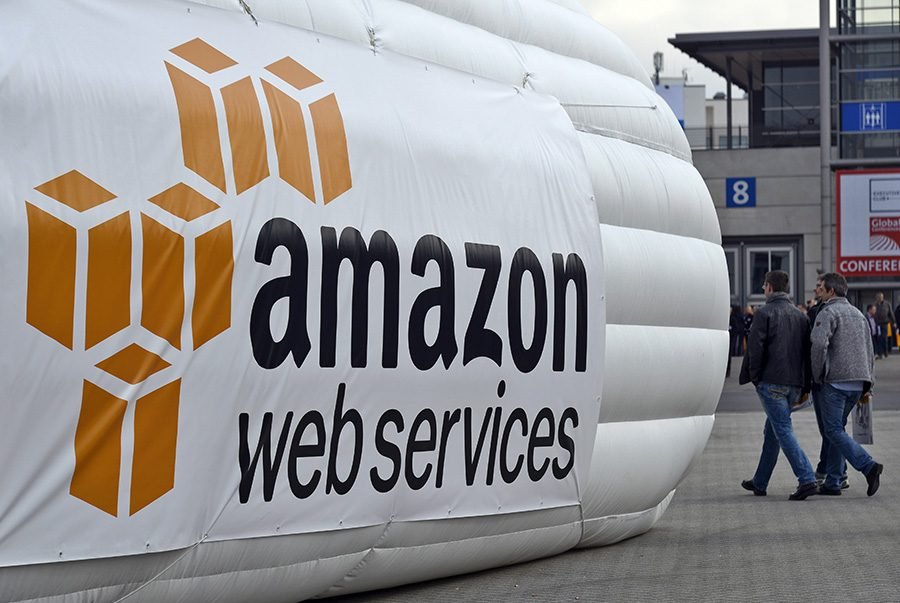 Η αυτοκρατορία της AWS τρίζει: Οι startups «προδίδουν» την Amazon για την τεχνητή νοημοσύνη