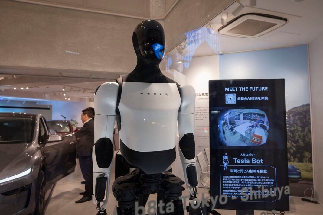 Σκουπίζουν,-τρέχουν,-χορεύουν-για-8-ώρες:-Πώς-οι-εργαζόμενοι-της-tesla-εκπαιδεύουν-το-ρομπότ-optimus