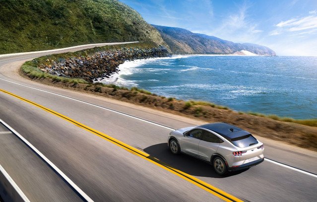 Ηλεκτρικοί-δρόμοι:-Η-τεχνολογία-που-μειώνει-τις-μπαταρίες-ev-και-ανατρέπει-τις-μεταφορές