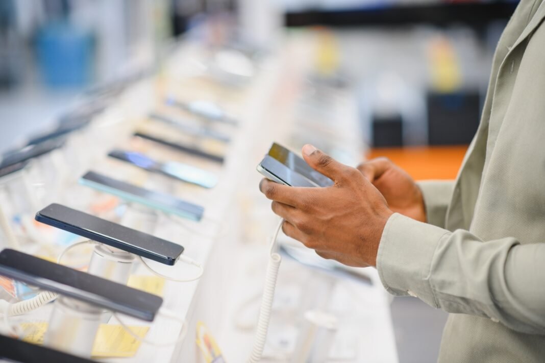 Αύξηση-7%-στις-τιμές-smartphones-το-2026-εξαιτίας-έλλειψης-τσιπ-–-Κερδισμένες-apple-και-samsung