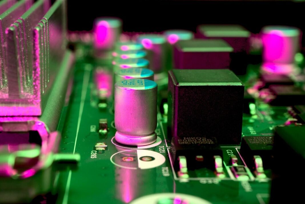 Παραγωγοί-ή-καταναλωτές-τεχνολογίας;-Η-ώρα-των-ημιαγωγών-για-την-Ελλάδα