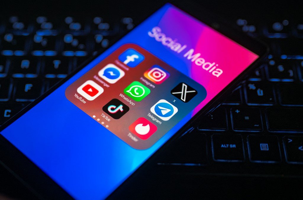 Ο-Μακρόν-απαγορεύει-τα-social-media-στη-Γαλλία:-«Οι-εγκέφαλοι-των-παιδιών-δεν-είναι-προς-πώληση»