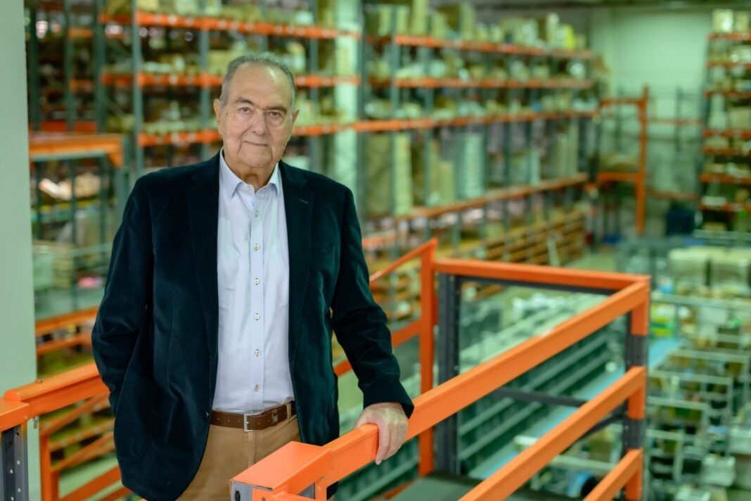 Πέθανε-ο-Γιώργος-Γεράρδος,-ιδρυτής-της-αλυσίδας-Πλαίσιο,-σε-ηλικία-80-ετών