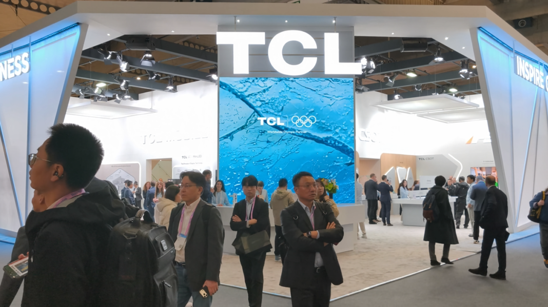 tcl-booth-tour-στην-mwc-2026:-Γέφυρα-ανάμεσα-στις-οθόνες-και-στο-χαρτί