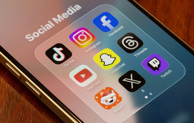 Σκάνδαλο-στα-social-media:-tiktok-και-meta-κατηγορούνται-ότι-«σερβίρουν»-επικίνδυνο-περιεχόμενο-για-να-γίνουν-viral