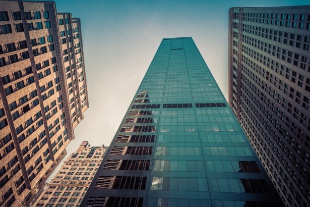 Τεχνητή-νοημοσύνη:-Οι-εταιρείες-προσλαμβάνουν-προσωπικό-και-χρειάζονται-γραφεία