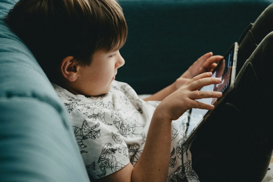 social-media:-Πόσο-αποτελεσματικά-είναι-τα-ηλικιακά-όρια;