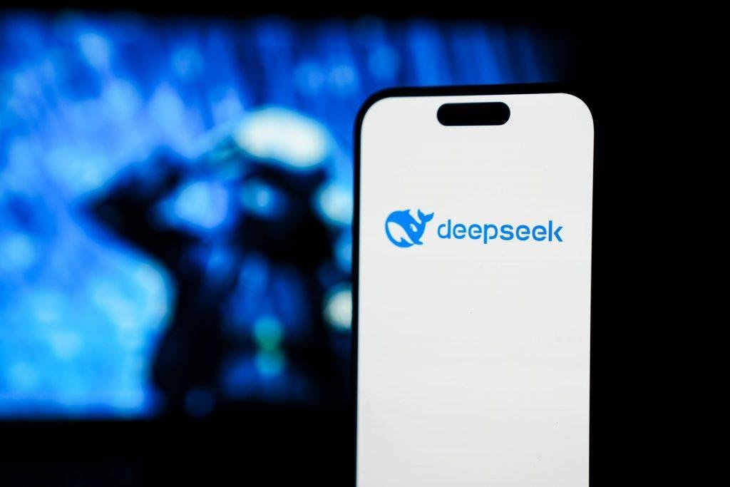 deepseek:-Νέο-μοντέλο-ΑΙ-σε-συνεργασία-με-huawei
