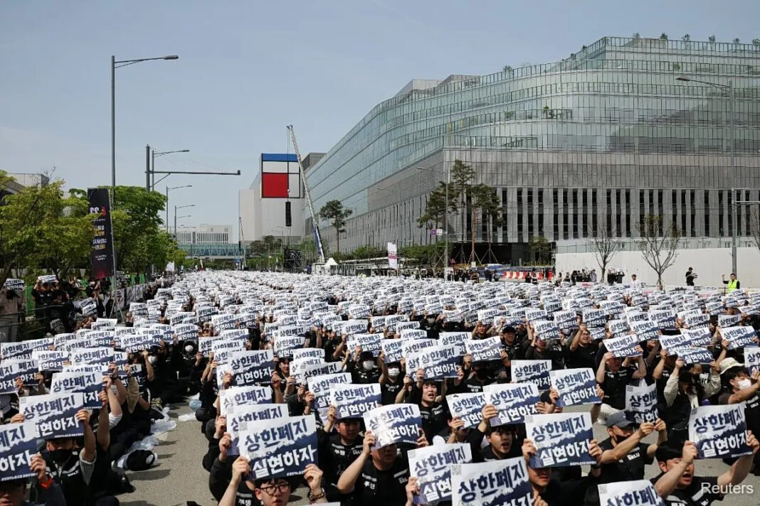 samsung-electronics:-Οι-εργαζόμενοι-διεκδικούν-μερίδιο-από-τα-ραγδαία-αυξανόμενα-κέρδη-στον-τομέα-της-ΑΙ