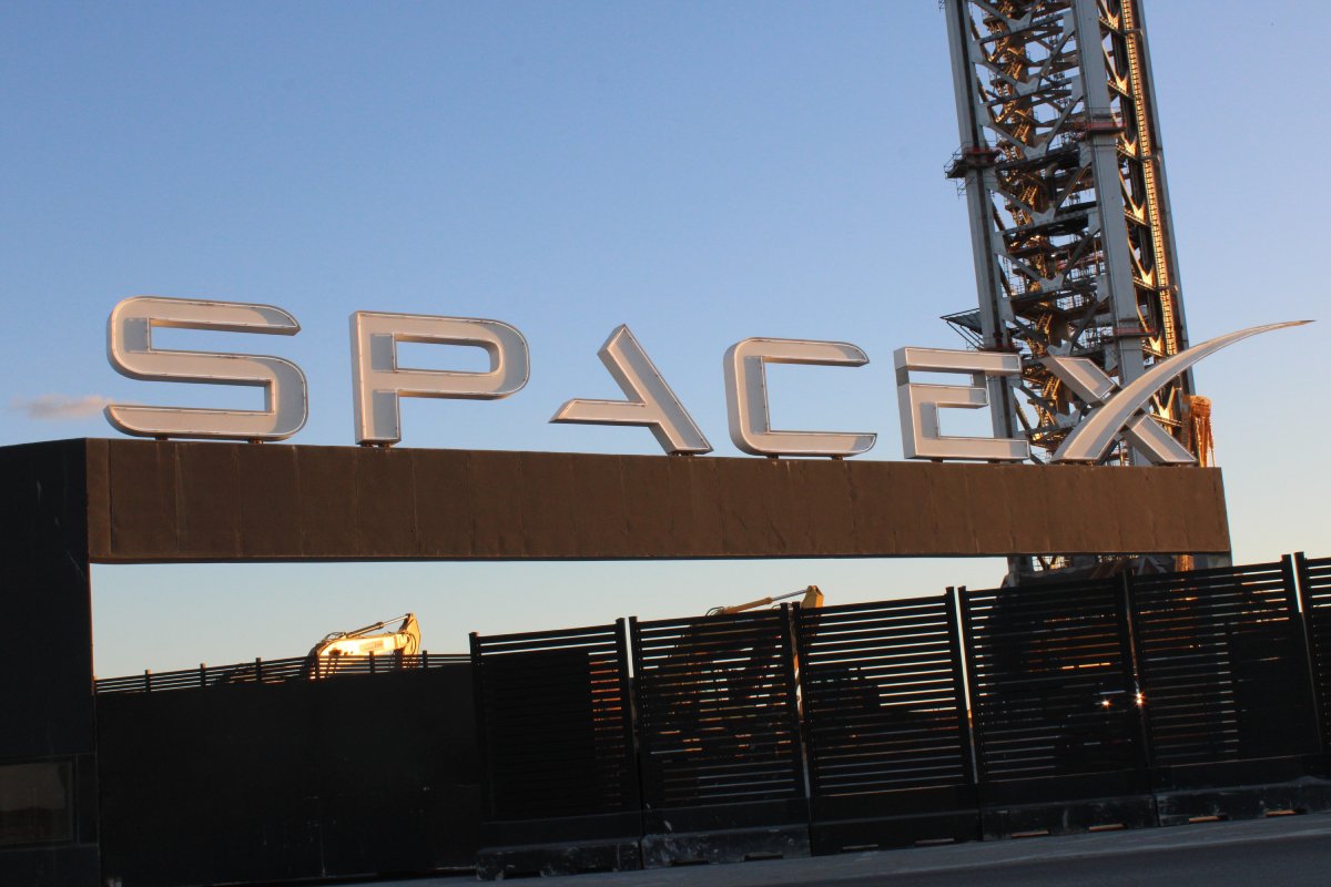 SpaceX: «Βροχή» αγωγών για το Starship – Στο στόχαστρο οι ζημιές σε κατοικίες
