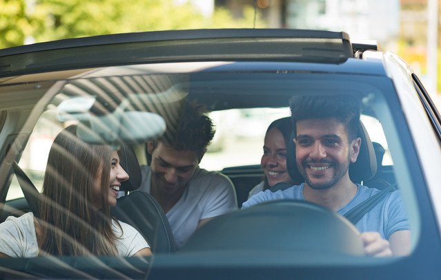 Το-51%-των-Ελλήνων-ταξιδιωτών-σχεδιάζει-road-trips-–-Πώς-το-ai-αλλάζει-τις-ενοικιάσεις-αυτοκινήτων