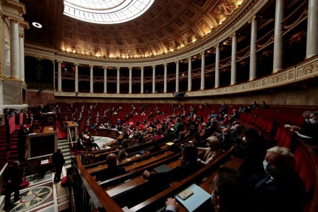 Γαλλία:-Ψηφίζεται-η-απαγόρευση-των-social-media-για-παιδιά Γαλλία:-Ψηφίζεται-η-απαγόρευση-των-social-media-για-παιδιά
