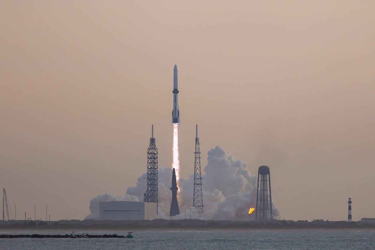 Ιστορική εκτόξευση για τη SpaceX: Σε τροχιά ο πρώτος εμπορικός δορυφόρος με πυρηνική ενέργεια