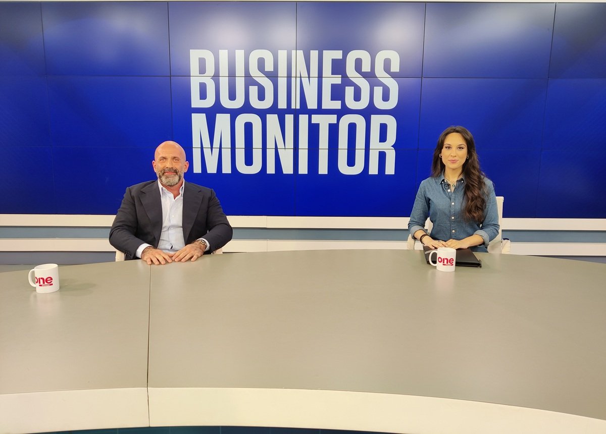 Δρ. Παναγιώτης Γκίκας στο Business Monitor: Τεχνητή Νοημοσύνη και ρομποτική, αλλάζουν το μέλλον της ορθοπαιδικής
