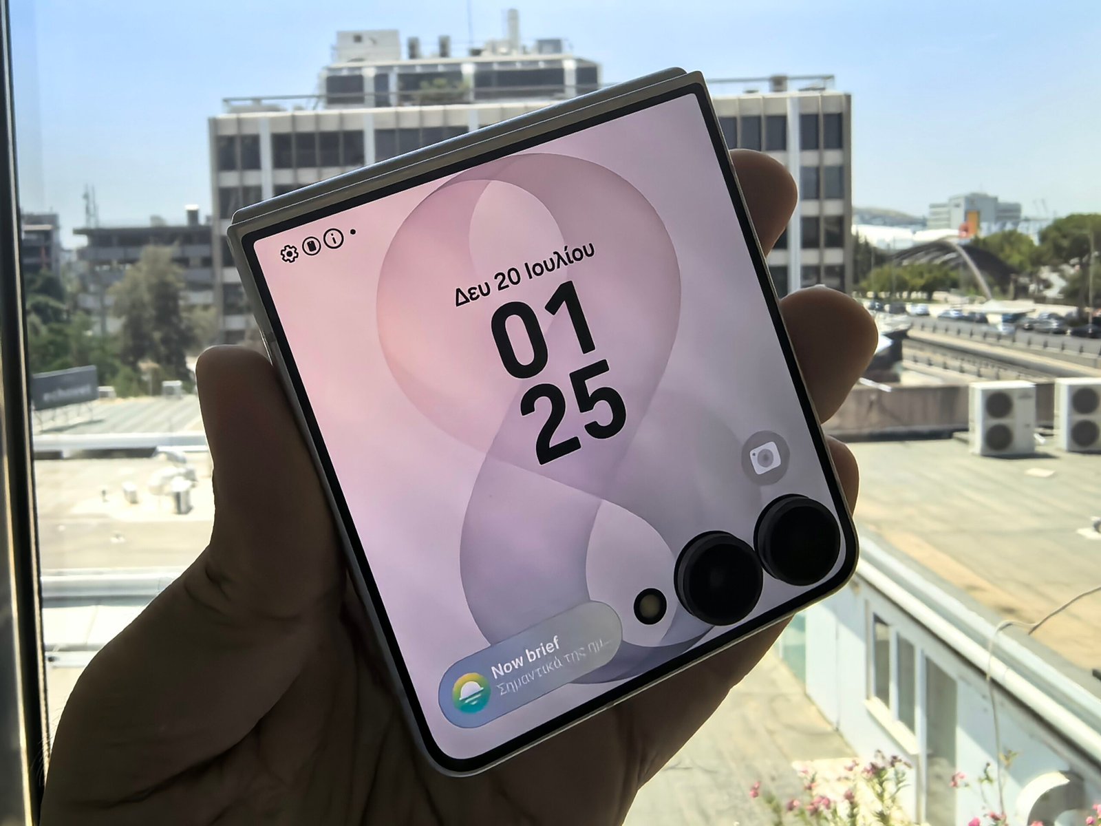 Samsung Galaxy Z Flip 8