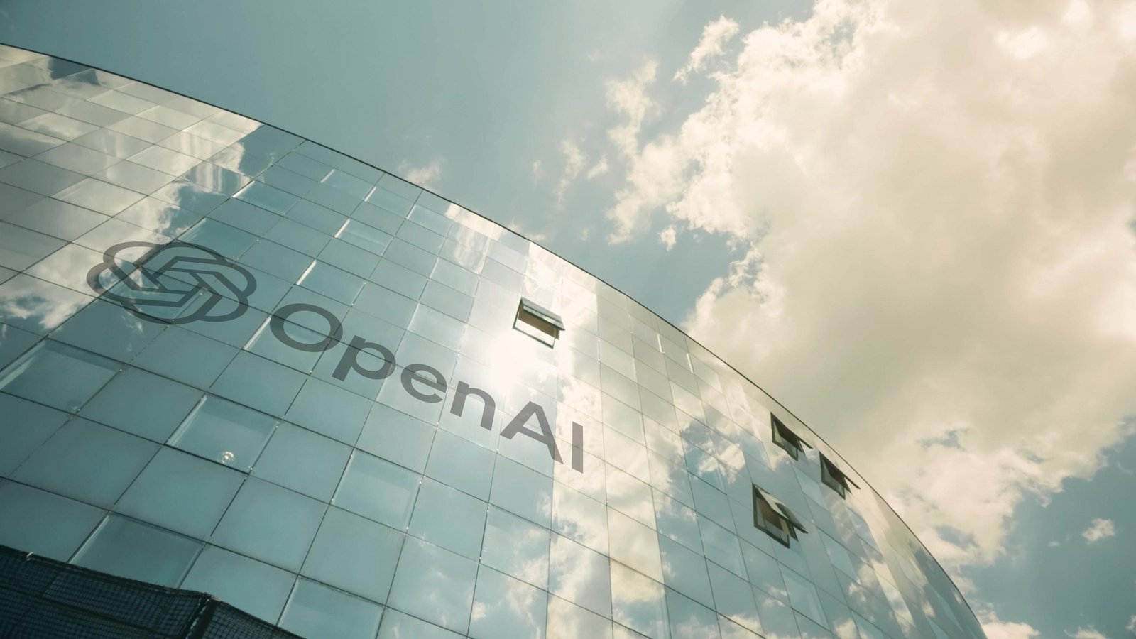 OpenAI: Μειώνει έως και 80% τις τιμές στα μοντέλα GPT-5.6 Luna και Terra