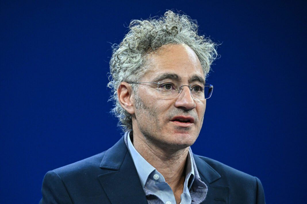 palantir:-Με-έσοδα-ρεκόρ,-ο-Άλεξ-Καρπ-κατηγορεί-τα-ai-labs-ότι-θέλουν-να-«αποικίσουν»-τις-επιχειρήσεις palantir:-Με-έσοδα-ρεκόρ,-ο-Άλεξ-Καρπ-κατηγορεί-τα-ai-labs-ότι-θέλουν-να-«αποικίσουν»-τις-επιχειρήσεις