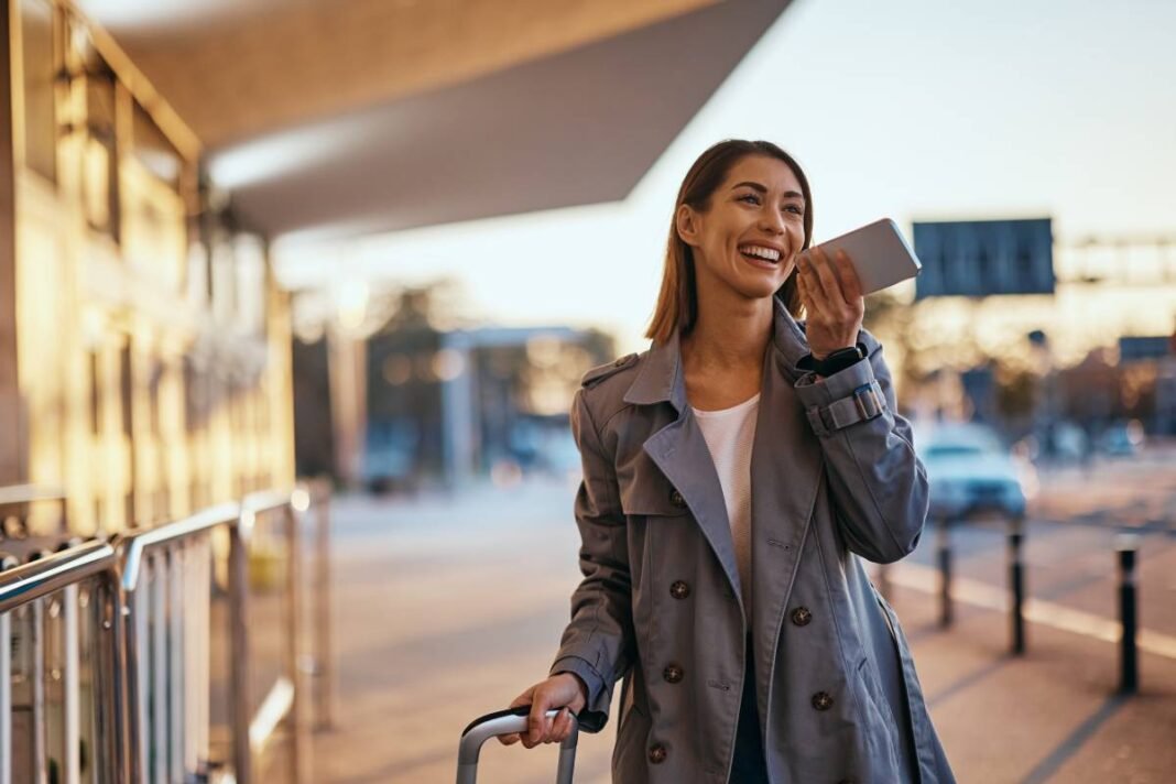 travel-esim:-Η-νέα-ταξιδιωτική-συνήθεια-που-απειλεί-τα-έσοδα-των-τηλεπικοινωνιακών-από-το-roaming