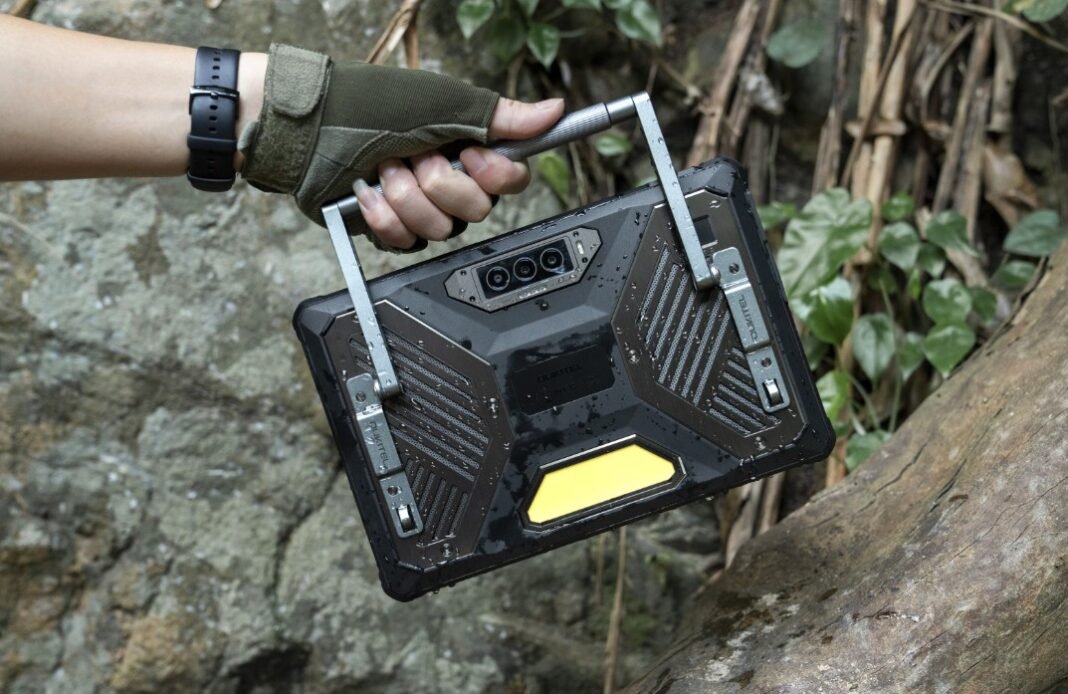 Η-oukitel-τρελάθηκε:-rugged-tablet-με-25.000mah-και-laptop-που-φορτίζει-από-τον-ήλιο!