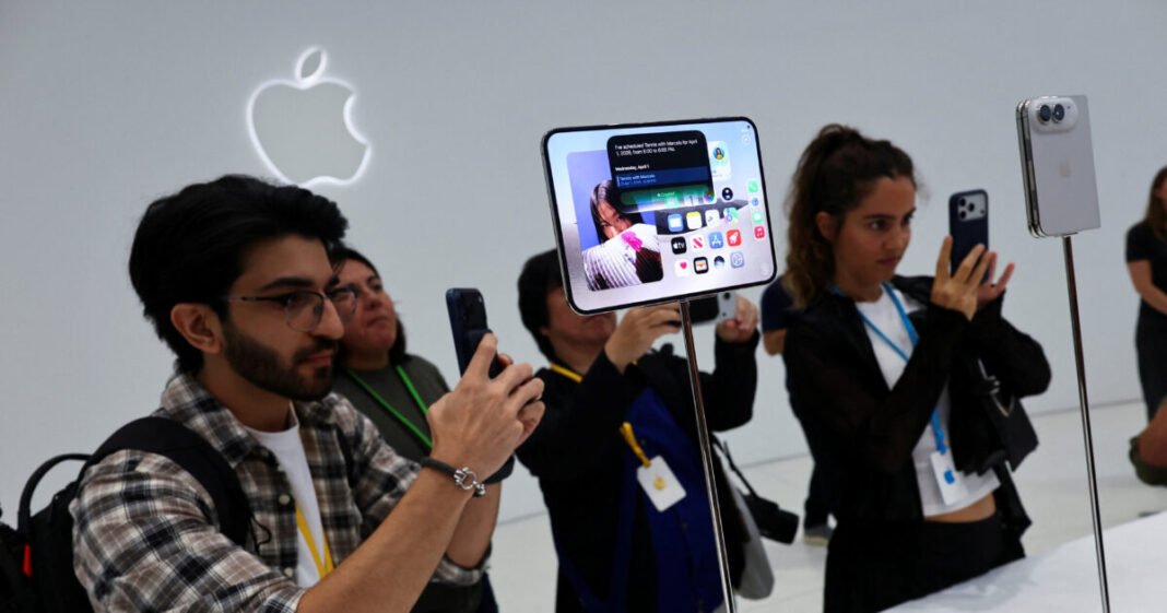h-apple-παρουσίασε-το-πρώτο-αναδιπλούμενο-iphone-στην-ιστορία-της:-Στα-1.999-δολάρια-το-duo,-οι-νέες-δυνατότητες h-apple-παρουσίασε-το-πρώτο-αναδιπλούμενο-iphone-στην-ιστορία-της:-Στα-1.999-δολάρια-το-duo,-οι-νέες-δυνατότητες