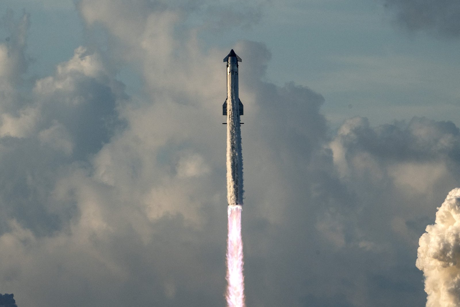 Starship: Η SpaceX πέτυχε την πρώτη πτήση σε τροχιά του γιγαντιαίου πυραύλου