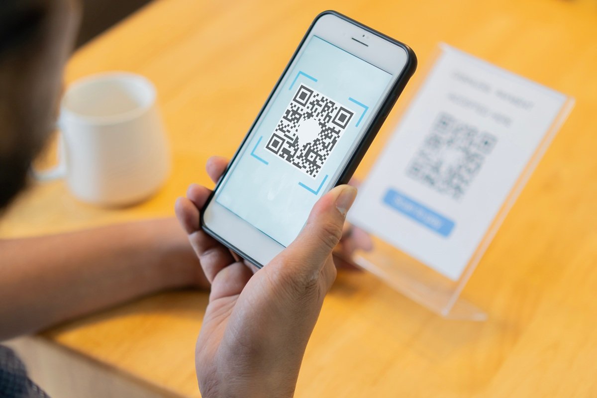 Quishing: Η νέα απάτη με QR codes – Τι να ελέγχετε πριν τα σκανάρετε