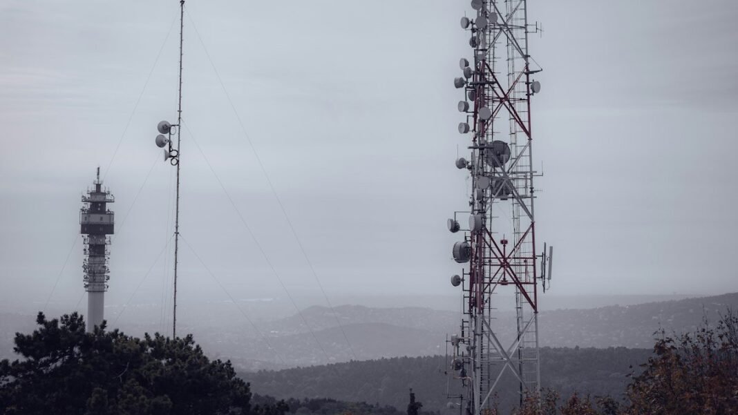 Πύργοι και κεραίες δικτύου κινητής τηλεφωνίας