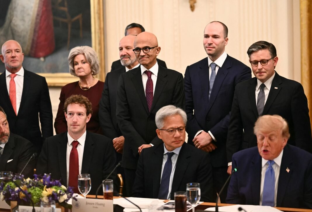 Πώς-Ζούκερμπεργκ-και-Χουάνγκ-διαμόρφωσαν-τη-συμφωνία-του-Λευκού-Οίκου-για-την-ai Πώς-Ζούκερμπεργκ-και-Χουάνγκ-διαμόρφωσαν-τη-συμφωνία-του-Λευκού-Οίκου-για-την-ai