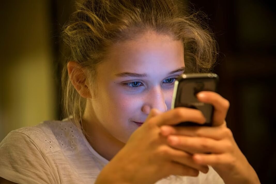 social-media:-Απαγόρευση-πρόσβασης-για-παιδιά-κάτω-των-15-από-το-2027