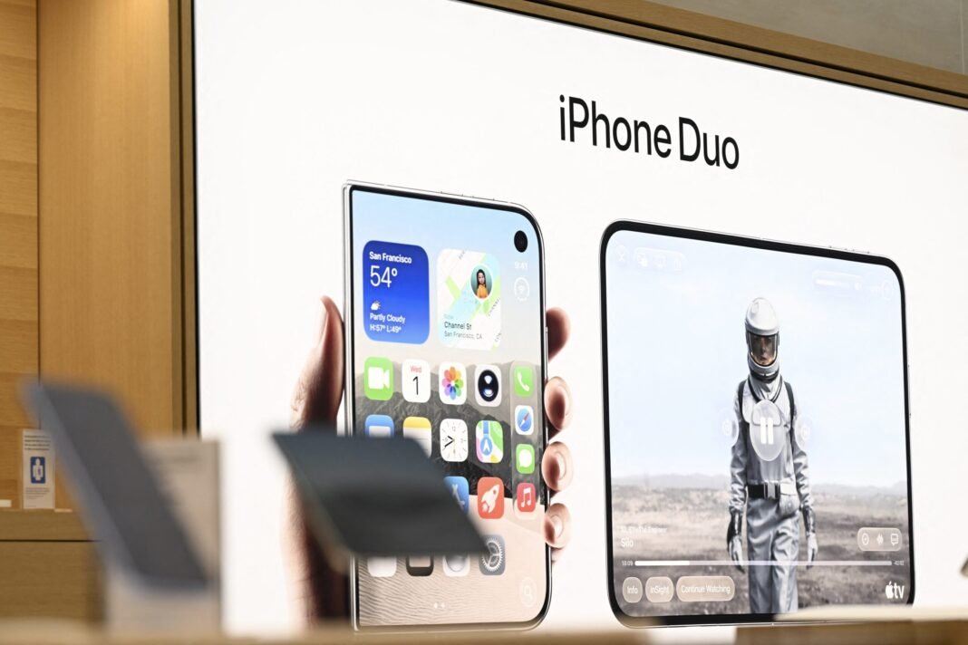 iphone-duo:-Ουρές-σε-όλο-τον-κόσμο-για-το-πρώτο-αναδιπλούμενο-iphone-–-Η-τιμή-και-τα-πρώτα-προβλήματα iphone-duo:-Ουρές-σε-όλο-τον-κόσμο-για-το-πρώτο-αναδιπλούμενο-iphone-–-Η-τιμή-και-τα-πρώτα-προβλήματα